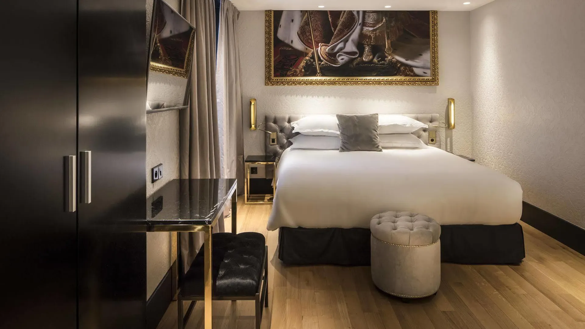 Hotel Eiffel Petit Louvre Paříž